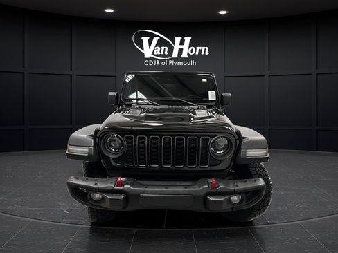Used 2024 Jeep Gladiator Rubicon w/ Technology Group AWD/4WD image 11