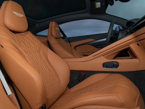 Used 2025 Aston Martin DB12 Coupe image 21