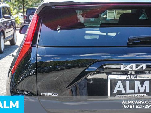 Used 2023 Kia Niro SX image 13