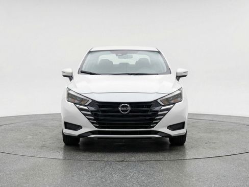 Used 2025 Nissan Versa SV image 2