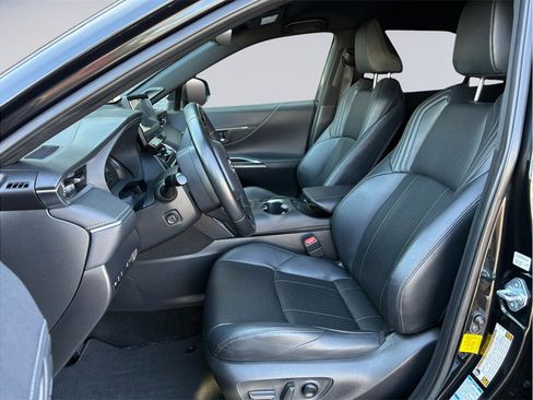 Used 2021 Toyota Venza Limited w/ Carpet Mat Package (TMS) image 10