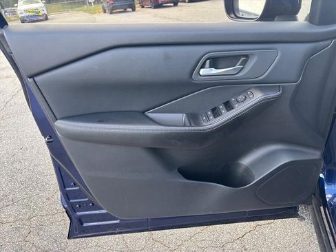Used 2025 Nissan Rogue SV FWD image 9