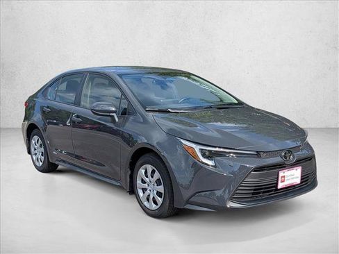 Certified 2026 Toyota Corolla LE AWD/4WD image 3