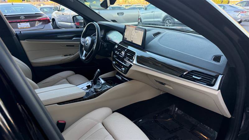 Used 2021 BMW 530i xDrive w/ Premium Package AWD/4WD image 7