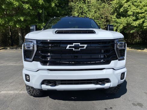 New 2026 Chevrolet Silverado 3500 High Country w/ High Country Premium Package AWD/4WD image 3
