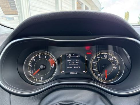 Used 2022 Jeep Cherokee Latitude AWD/4WD image 28