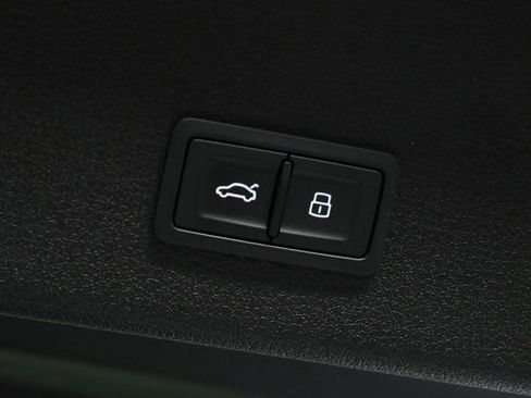 Certified 2023 Audi e-tron Prestige w/ Prestige Package image 29