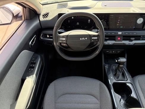 Used 2025 Kia K4 EX image 9