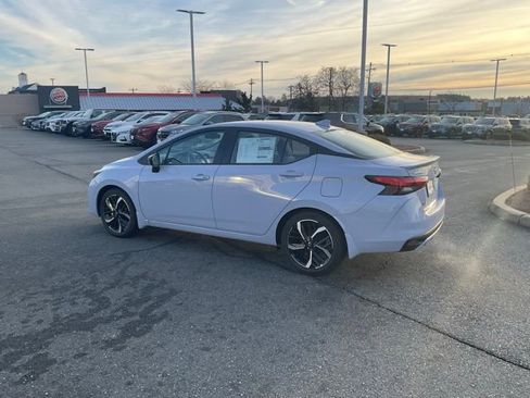 New 2025 Nissan Versa SR w/ Trunk Package image 4