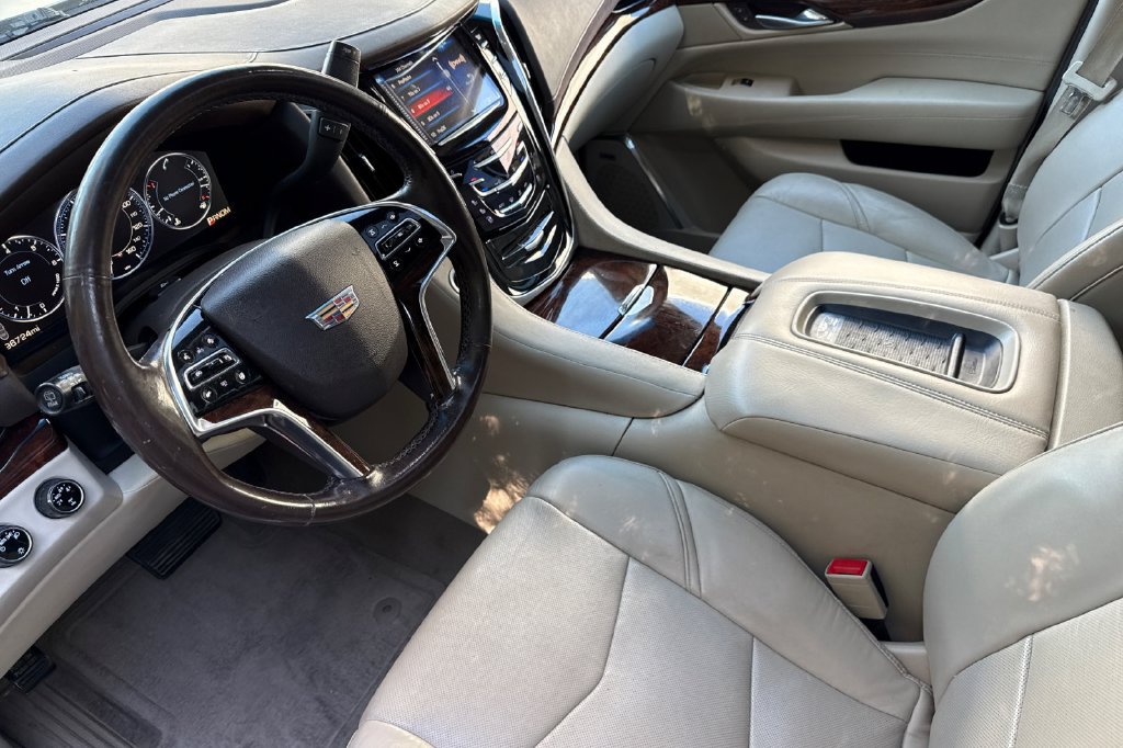 Used 2015 Cadillac Escalade ESV Luxury AWD/4WD image 4