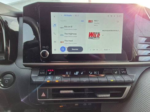 Used 2025 Toyota Camry SE w/ Convenience Package image 13