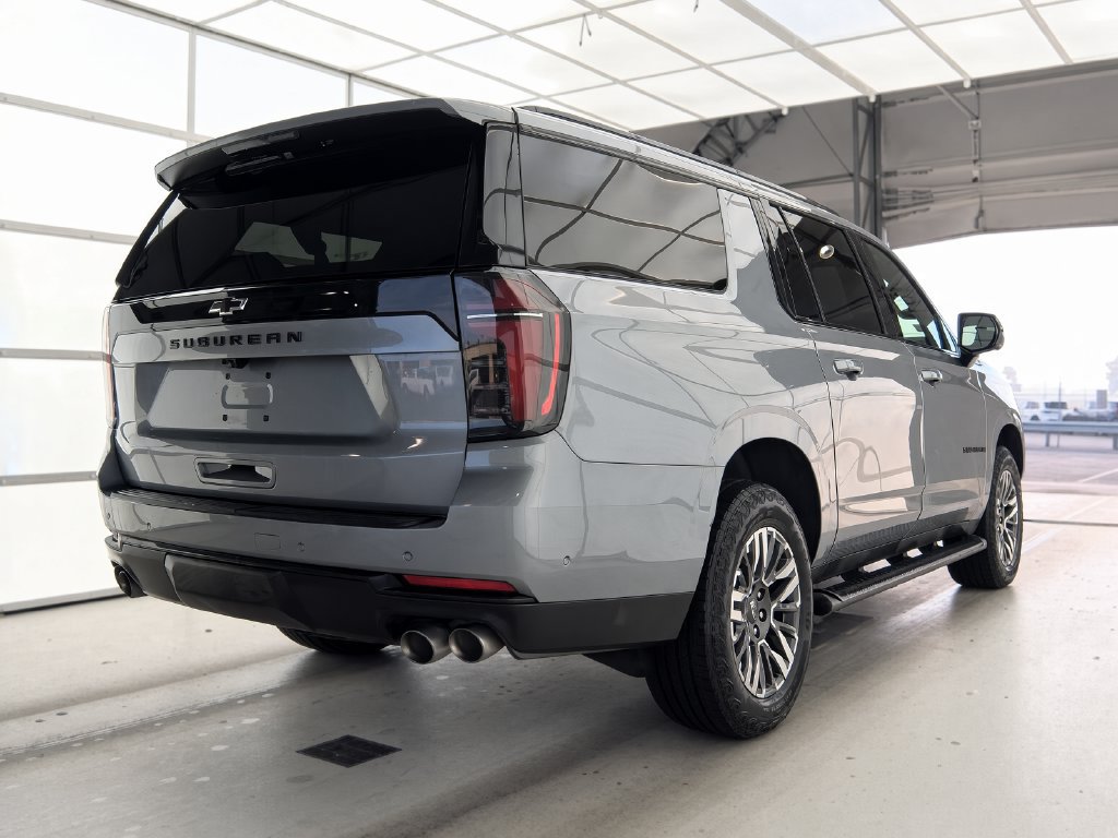Used 2025 Chevrolet Suburban Z71 AWD/4WD image 3