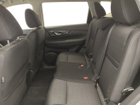 Used 2017 Nissan Rogue SV w/ SV Premium Package image 18