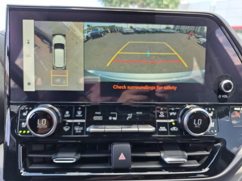 Used 2023 Toyota Highlander Limited AWD/4WD image 34