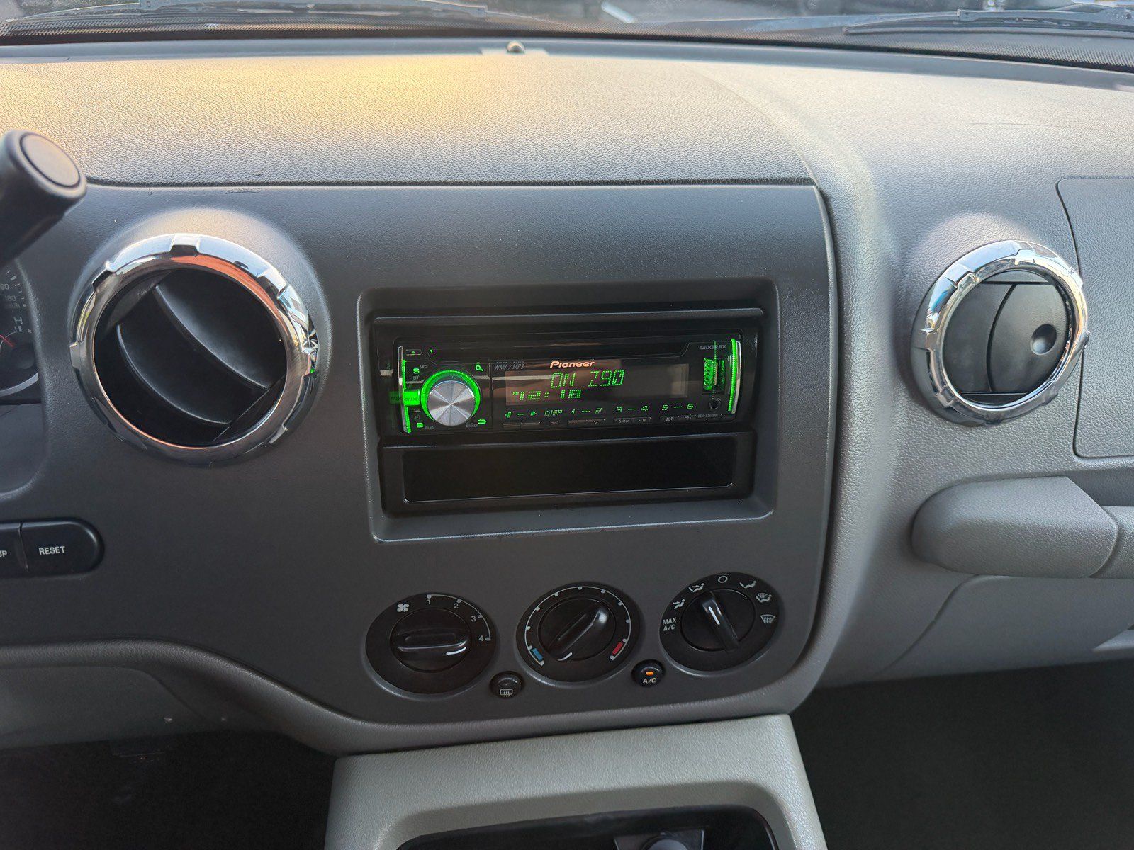 Used 2006 Ford Expedition XLT RWD image 24