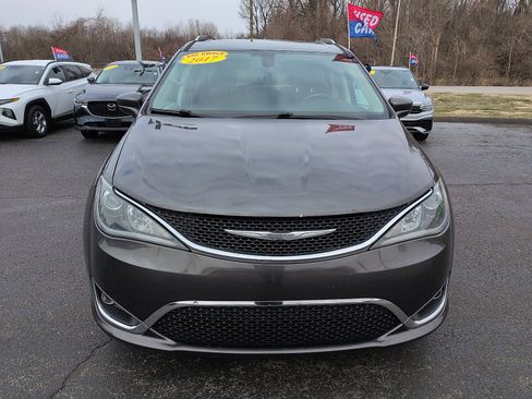 Used 2017 Chrysler Pacifica Touring-L Plus w/ Tire & Wheel Group image 3