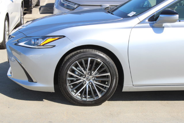 Certified 2025 Lexus ES 350 w/ Premium Package FWD image 4