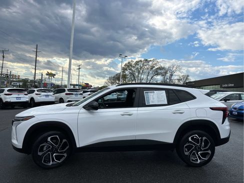 Certified 2025 Chevrolet Trax RS w/ Driver Confidence Package image 7