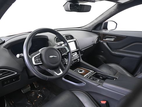 Used 2020 Jaguar F-PACE Prestige image 4