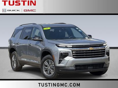 Used 2025 Chevrolet Traverse LT