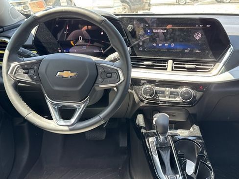 Used 2025 Chevrolet Trax LT w/ Driver Confidence Package FWD image 5