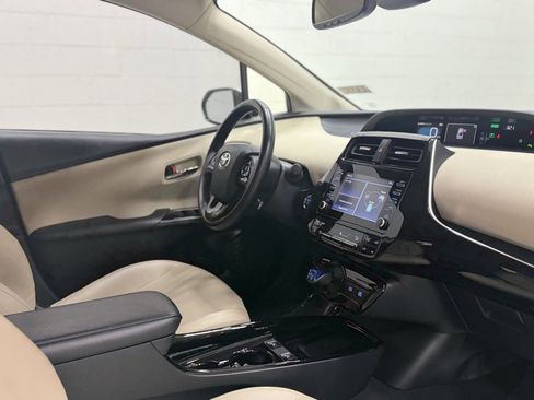 Used 2020 Toyota Prius XLE image 34