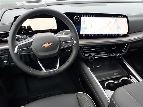 New 2026 Chevrolet Suburban Premier image 18