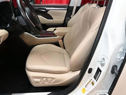 Certified 2021 Toyota Highlander Platinum image 3