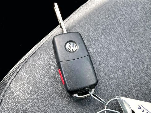 Used 2016 Volkswagen Beetle 1.8T FWD image 15