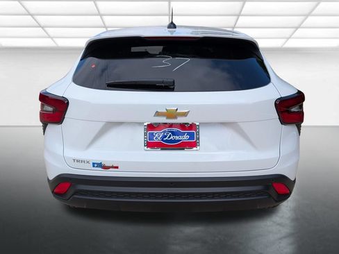 New 2026 Chevrolet Trax LS w/ LS Convenience Package FWD image 26