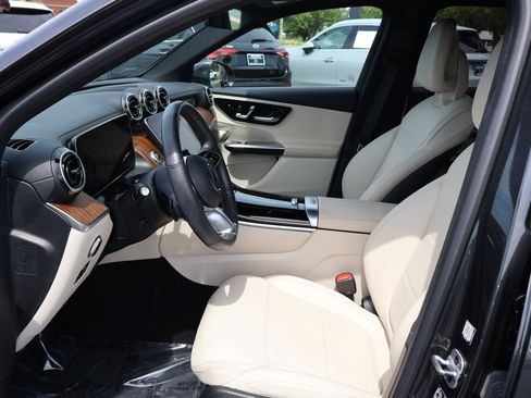 Used 2024 Mercedes-Benz GLC 300 4MATIC image 7