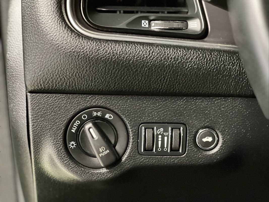 Used 2015 Dodge Challenger R/T Plus RWD image 25