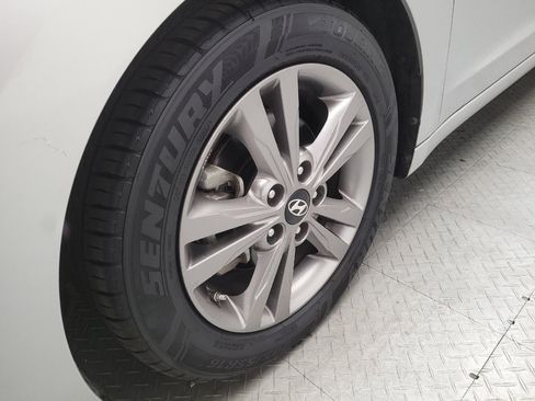 Used 2018 Hyundai Elantra SEL FWD image 31