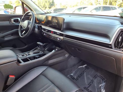 Certified 2025 Kia Sorento S image 15