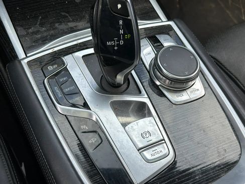Used 2018 BMW 750i RWD image 39