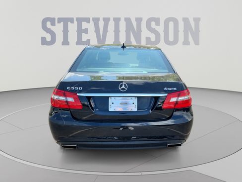 Used 2011 Mercedes-Benz E 550 4MATIC Sedan image 4