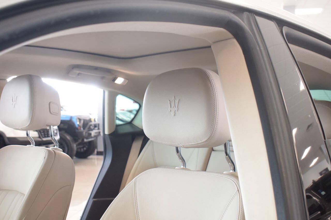 Used 2020 Maserati Levante S AWD/4WD image 32