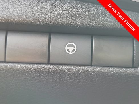 Used 2025 Nissan Kicks SR AWD/4WD image 19