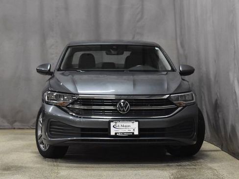 Used 2024 Volkswagen Jetta SE image 5