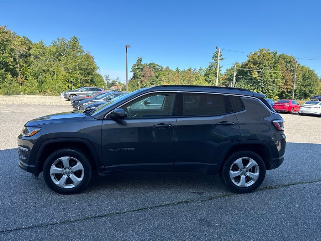 Used 2018 Jeep Compass Latitude w/ Cold Weather Group AWD/4WD image 2
