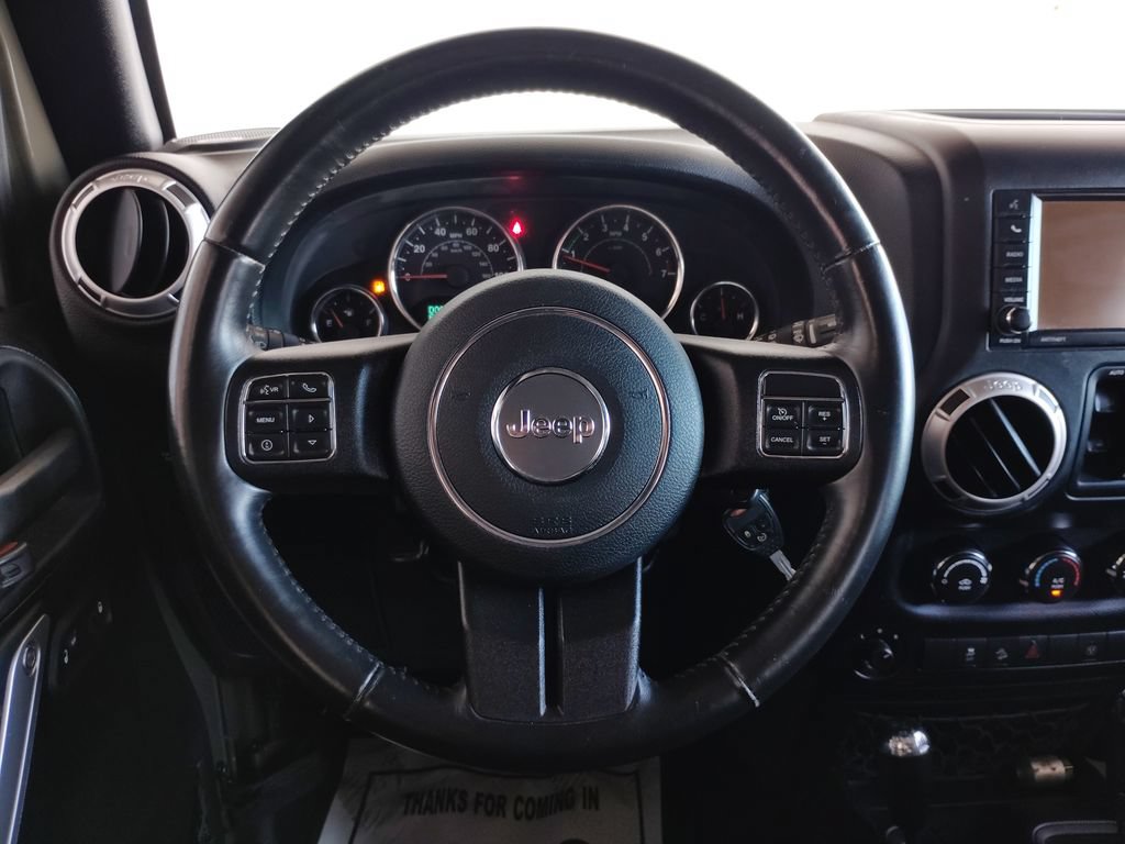 Used 2015 Jeep Wrangler Unlimited Rubicon w/ Connectivity Group AWD/4WD image 24