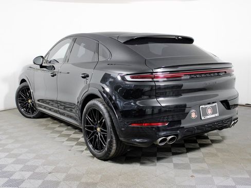 Used 2024 Porsche Cayenne S image 3