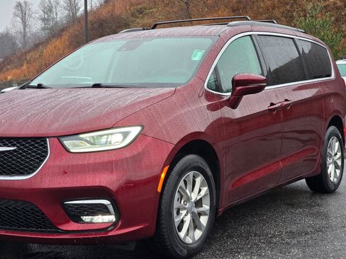 Used 2022 Chrysler Pacifica Touring-L image 52