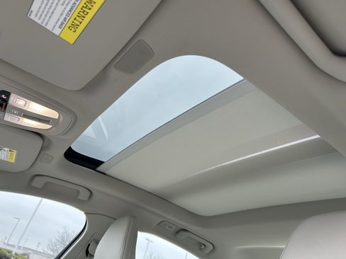 Used 2023 Volvo S60 T8 Plus image 24