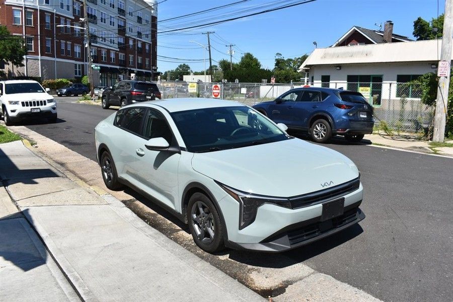 Used 2026 Kia K4 FWD image 4