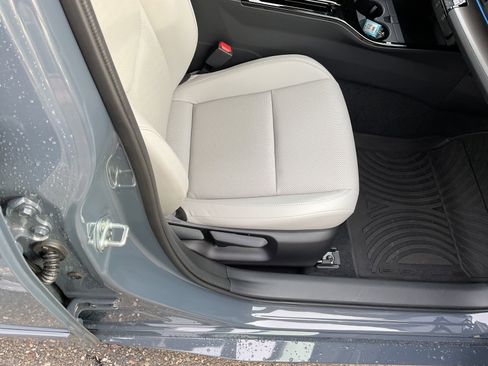 Used 2024 Toyota Prius XLE image 27