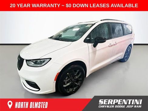 New 2026 Chrysler Pacifica Select w/ S Appearance Package image 1