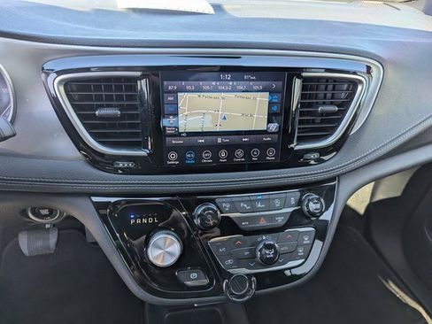 Used 2018 Chrysler Pacifica Limited w/ Advanced Safetytec Group image 13