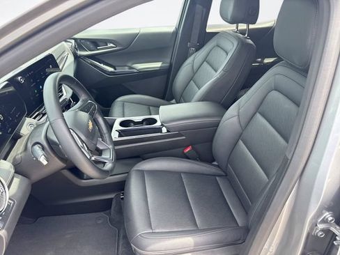 Used 2025 Chevrolet Equinox LT w/ Convenience Package II FWD image 12
