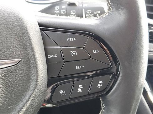 Certified 2021 Chrysler Pacifica Touring-L w/ Uconnect Theater Family Group image 24